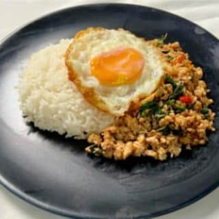 Pad-Ka Pow with Egg (Stir-Fried Basil)